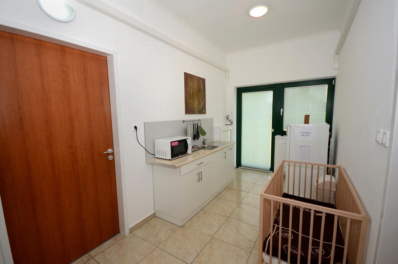Szarszo Panzio Bed & Breakfast บาลาตอนซาร์โซ ภายนอก รูปภาพ