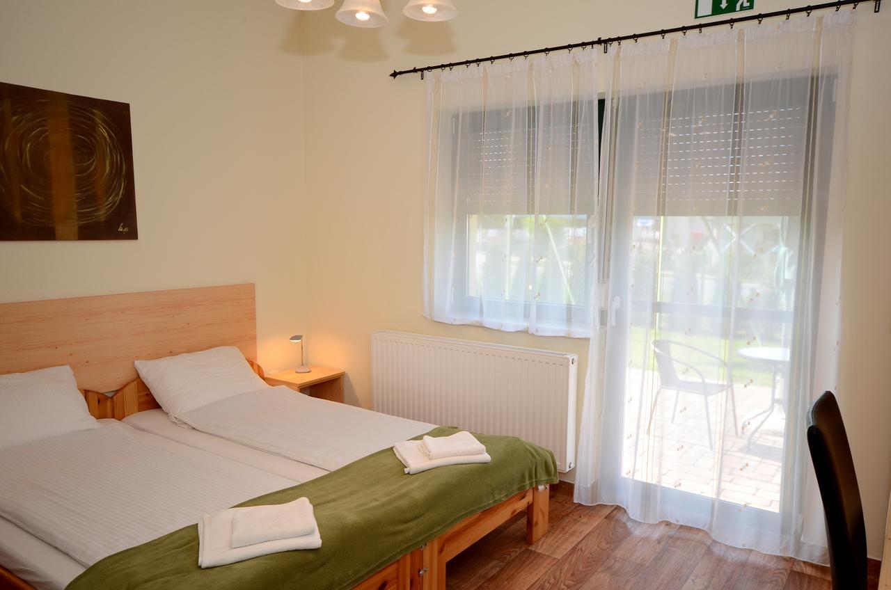 Szarszo Panzio Bed & Breakfast บาลาตอนซาร์โซ ภายนอก รูปภาพ