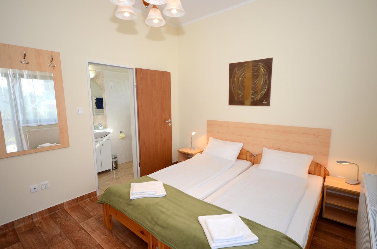 Szarszo Panzio Bed & Breakfast บาลาตอนซาร์โซ ภายนอก รูปภาพ