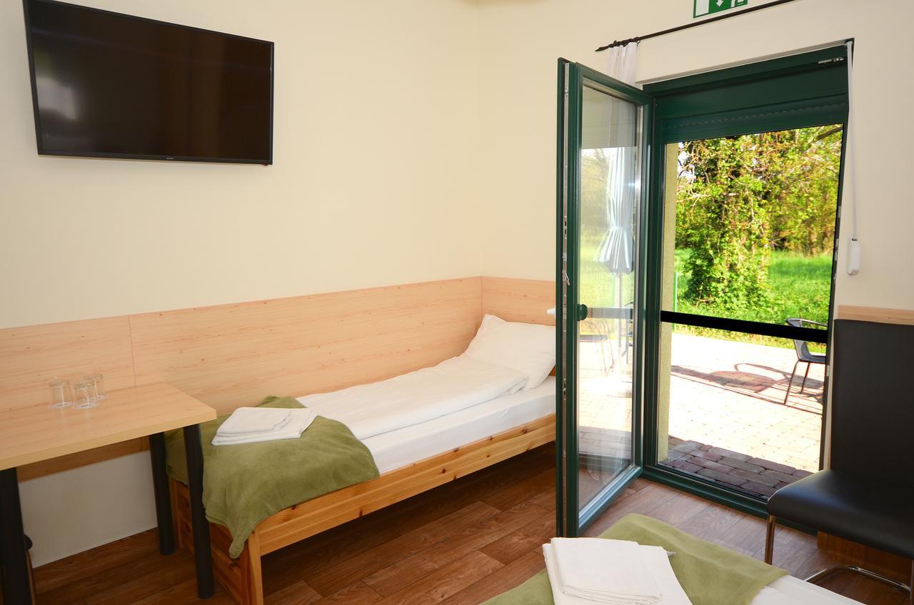 Szarszo Panzio Bed & Breakfast บาลาตอนซาร์โซ ภายนอก รูปภาพ