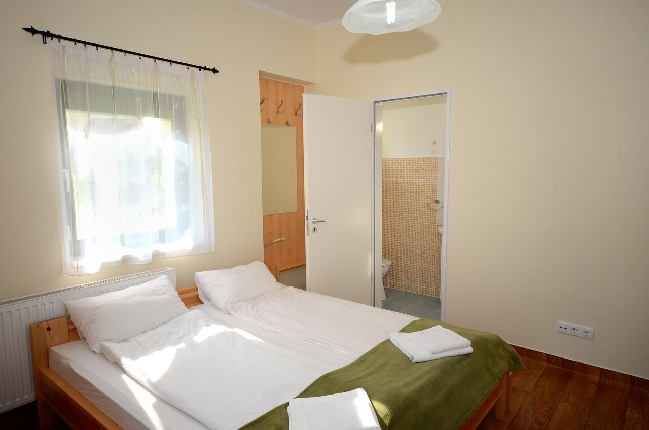 Szarszo Panzio Bed & Breakfast บาลาตอนซาร์โซ ภายนอก รูปภาพ