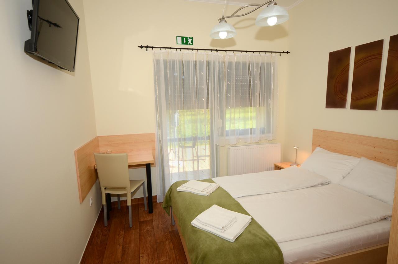 Szarszo Panzio Bed & Breakfast บาลาตอนซาร์โซ ภายนอก รูปภาพ