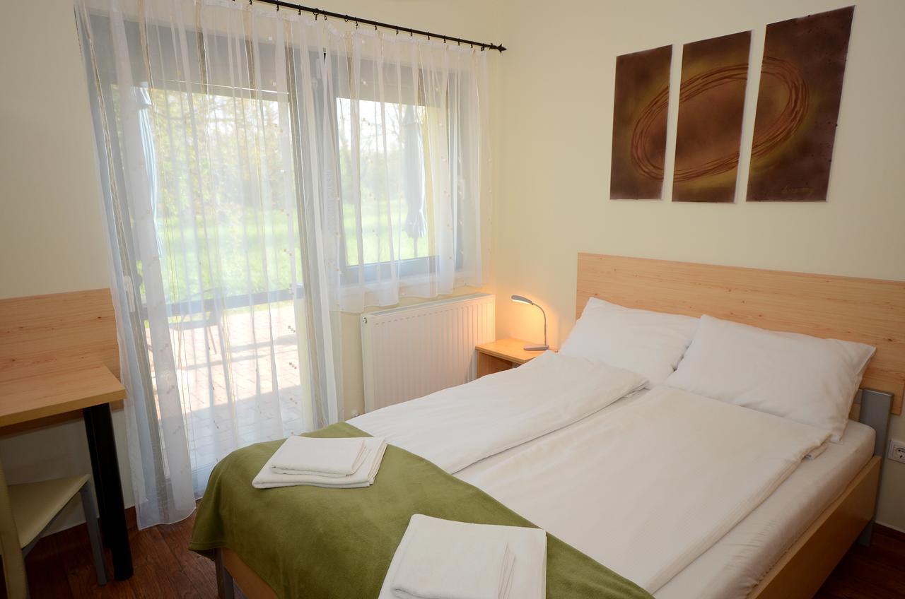 Szarszo Panzio Bed & Breakfast บาลาตอนซาร์โซ ภายนอก รูปภาพ
