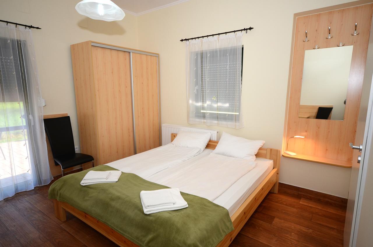 Szarszo Panzio Bed & Breakfast บาลาตอนซาร์โซ ภายนอก รูปภาพ