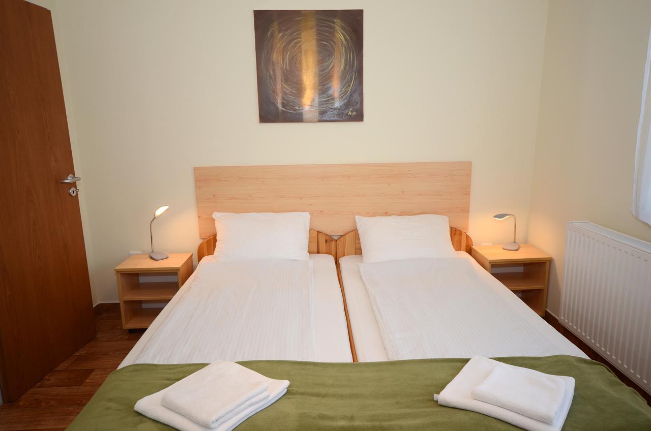 Szarszo Panzio Bed & Breakfast บาลาตอนซาร์โซ ภายนอก รูปภาพ