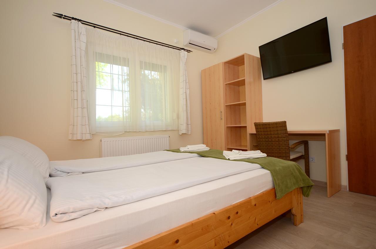 Szarszo Panzio Bed & Breakfast บาลาตอนซาร์โซ ภายนอก รูปภาพ