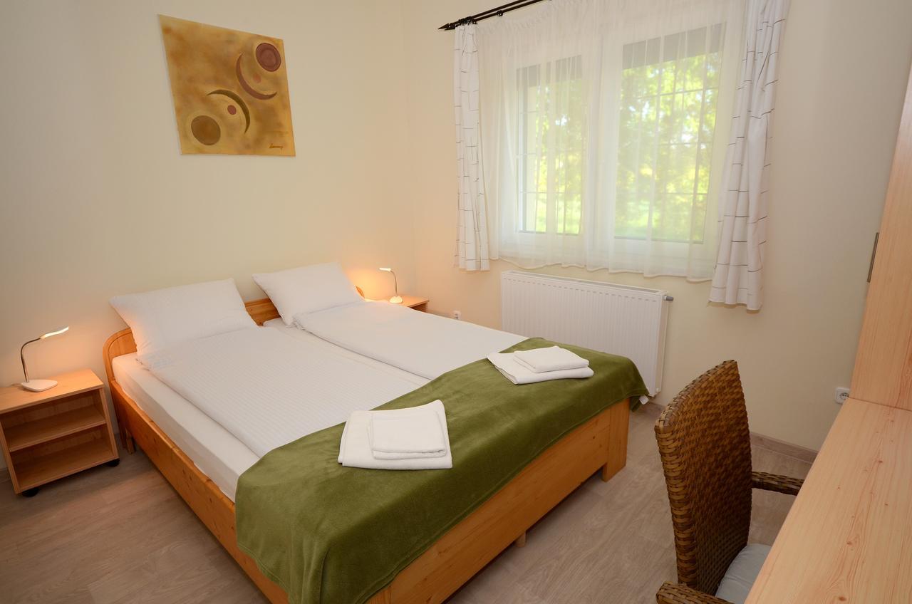 Szarszo Panzio Bed & Breakfast บาลาตอนซาร์โซ ภายนอก รูปภาพ