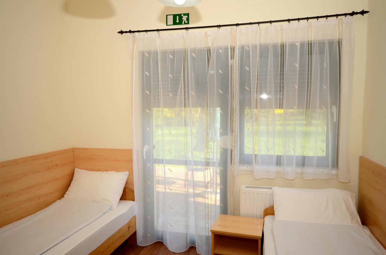 Szarszo Panzio Bed & Breakfast บาลาตอนซาร์โซ ภายนอก รูปภาพ