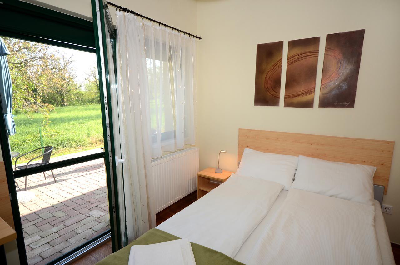 Szarszo Panzio Bed & Breakfast บาลาตอนซาร์โซ ภายนอก รูปภาพ