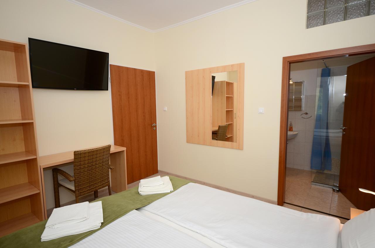 Szarszo Panzio Bed & Breakfast บาลาตอนซาร์โซ ภายนอก รูปภาพ