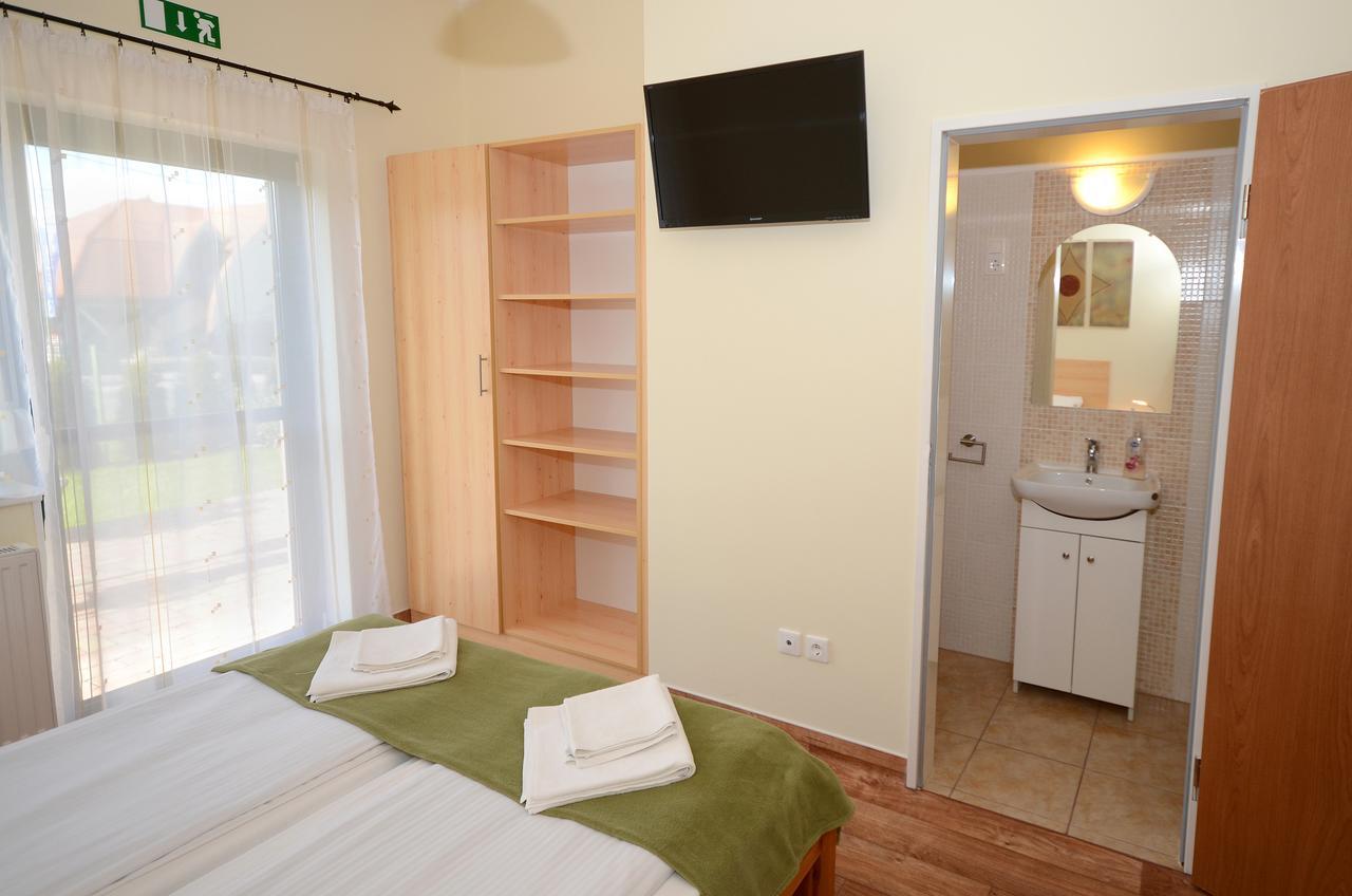 Szarszo Panzio Bed & Breakfast บาลาตอนซาร์โซ ภายนอก รูปภาพ
